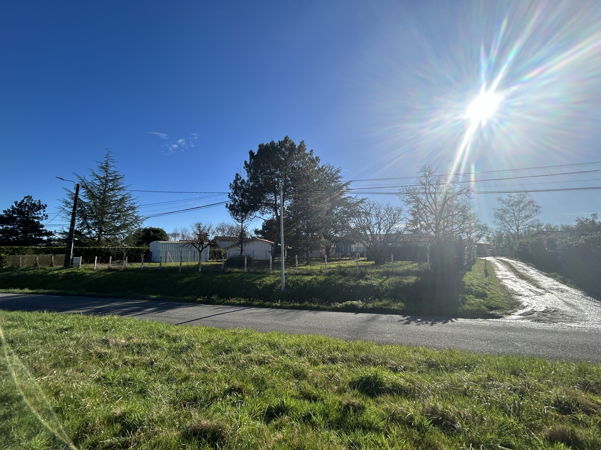 Terrain constructible à vendre à Galgon, 576 m² – photo 2 sur 3